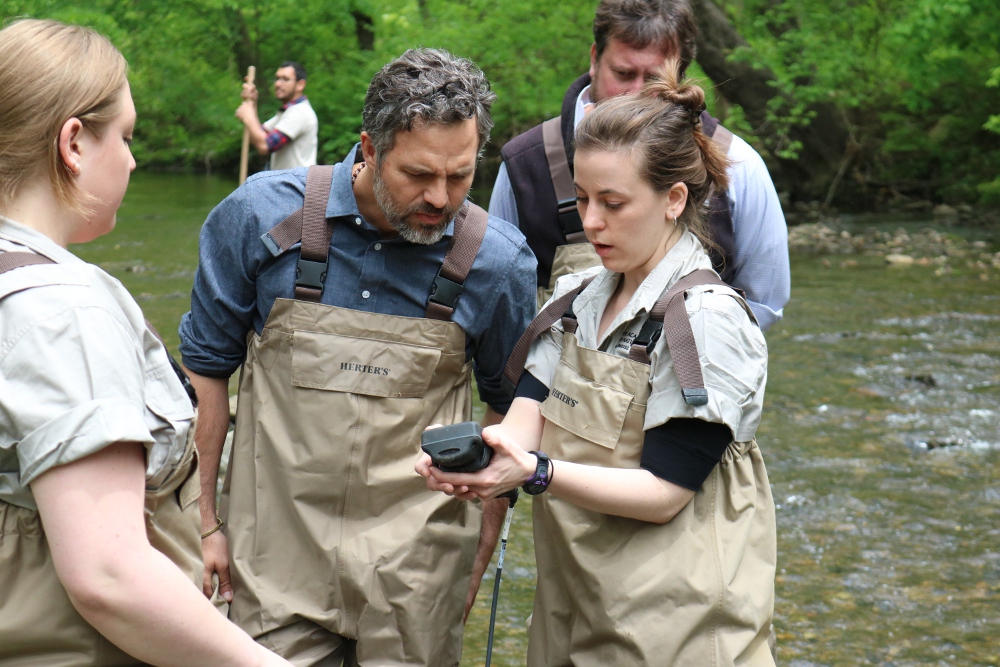 The Academy's Kathryn Christopher shows Mark Ruffalo how to use a YSI water quality meter 