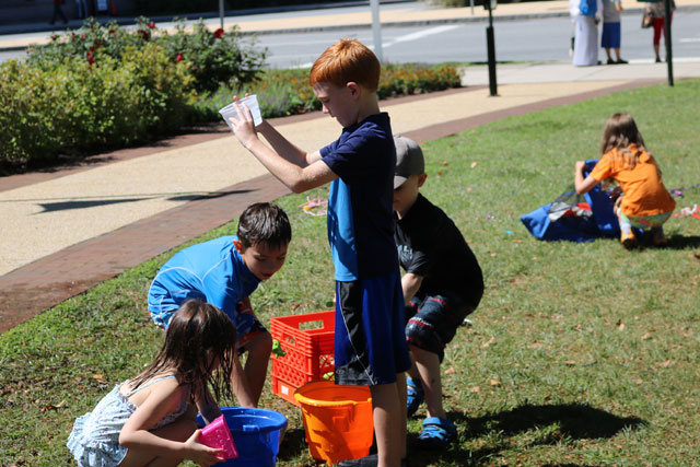 Kids do science outdoors at Academy Explorers Camp. Sign up for summer science camp today with early-bird discount.